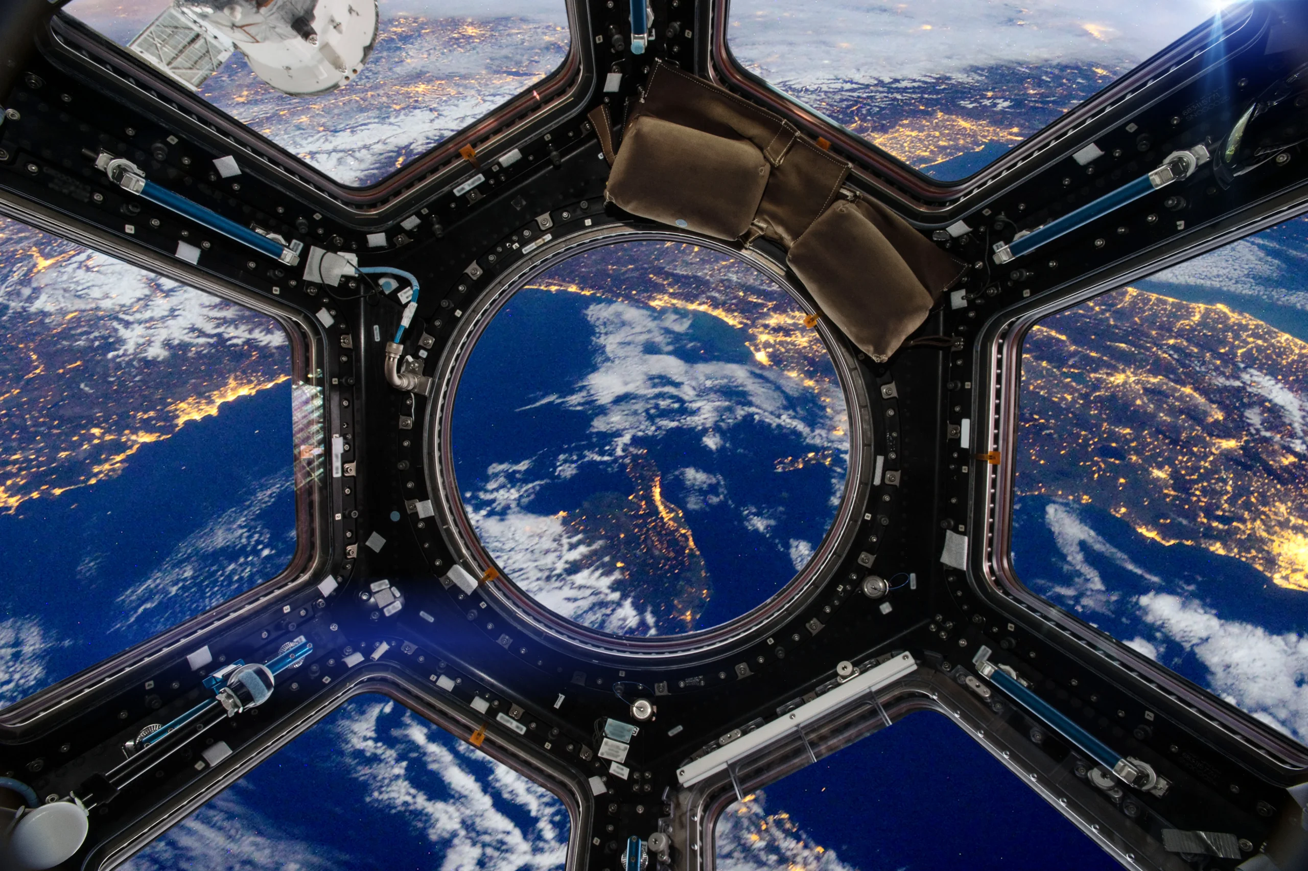 tierra-y-naves-espaciales-elementos-de-esta-imagen-proporcionados-por-la-nasa